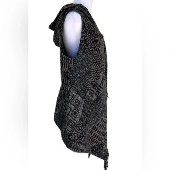 Lapis hooded sleeveless asymmetrical black and gray vest/poncho size M - Picture 3 of 9